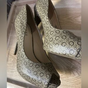 GUESS Honora Peep Toe platform Tan & Brown heels ladies Hard to find SZ 11 Logo